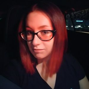 Meet your Posher, Caitlin